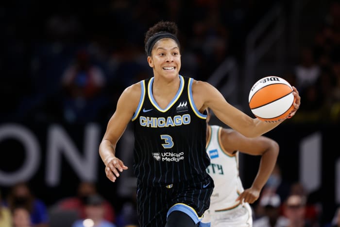 Candace Parker dribbles the ball while in a Chicago Sky uniform